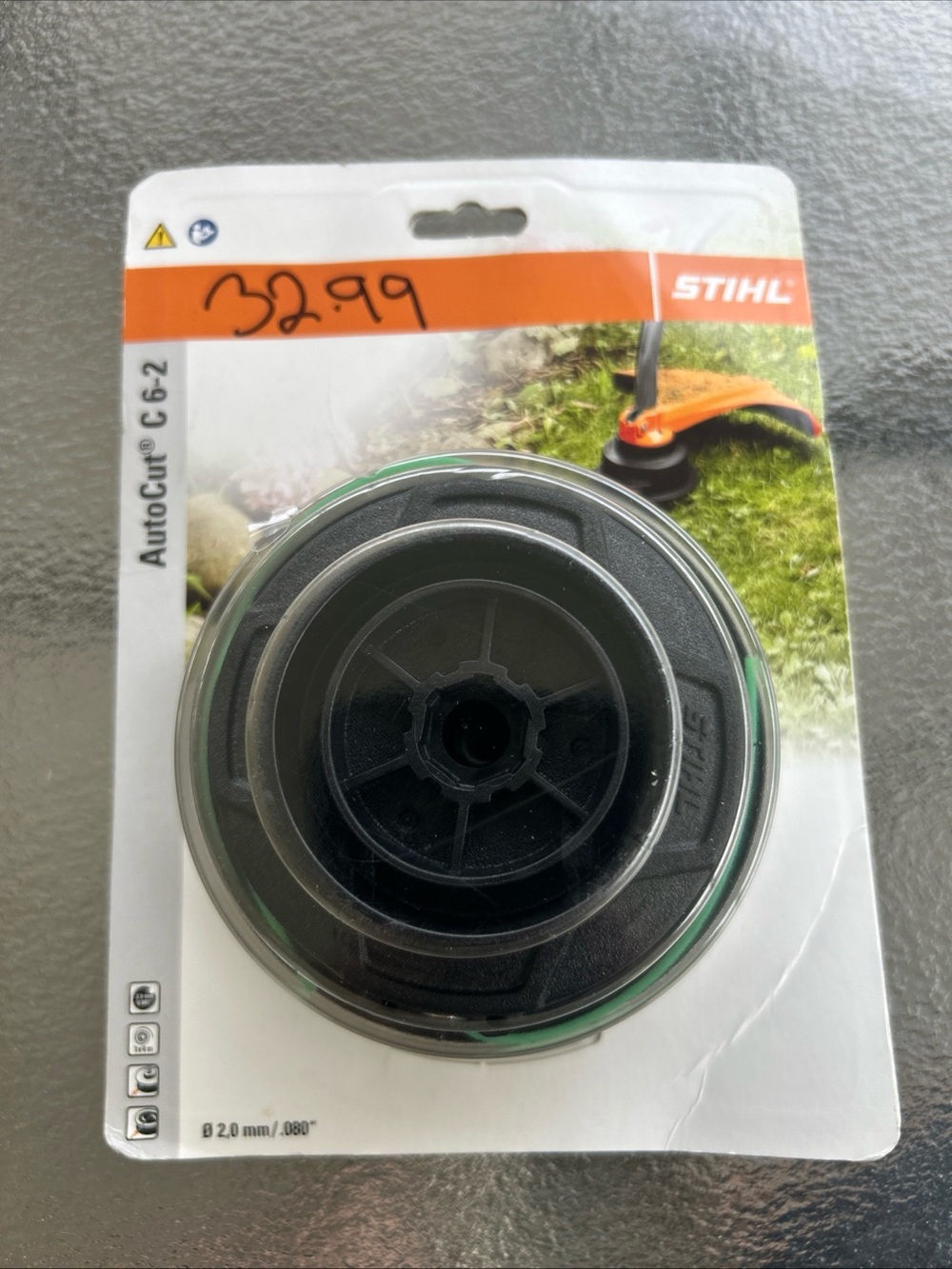STIHL AutoCut C6-2 Trimmer Head in Black with Green Line